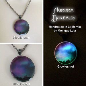 Aurora Borealis Art Glow in the dark necklace